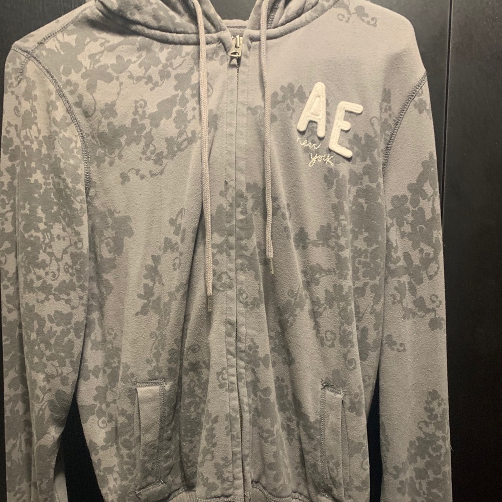 Gray American Eagle hoodie